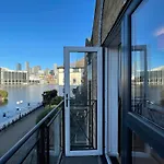 Canary Wharf Waterside Flat
