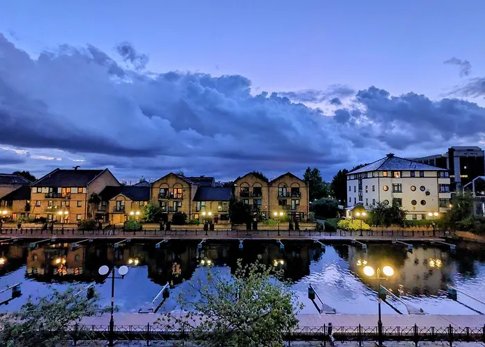 Canary Wharf Waterside Flat